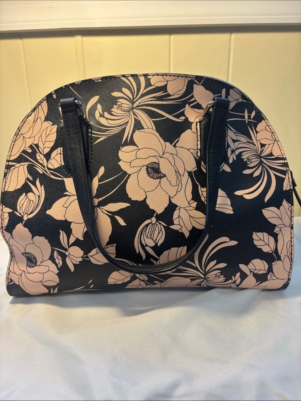 EUC Kate Spade Laurel Way Gardenia Satchel & Wallet Set